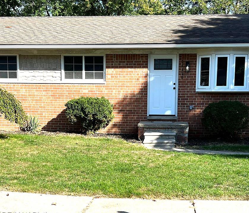 1st image of 34850 Hazelwood St
