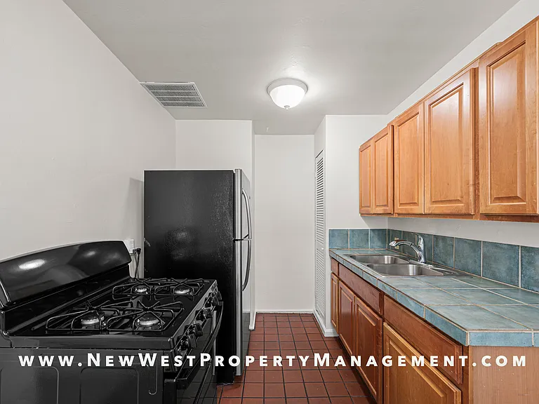 547 22nd St — Photo 12