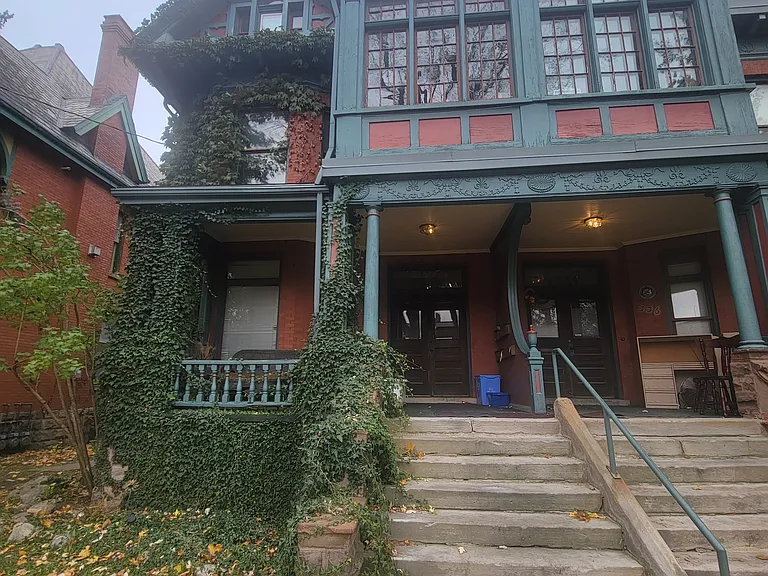 300 Princess Ave — Photo 35