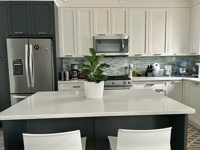 1 bed, 1.0 bath, 325 sqft, $850 — Photo 2