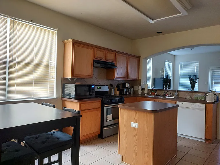 822 Forest Thicket Ln — Photo 14