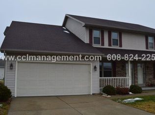 624 S Burr Oak Ave, Oregon, WI 53575