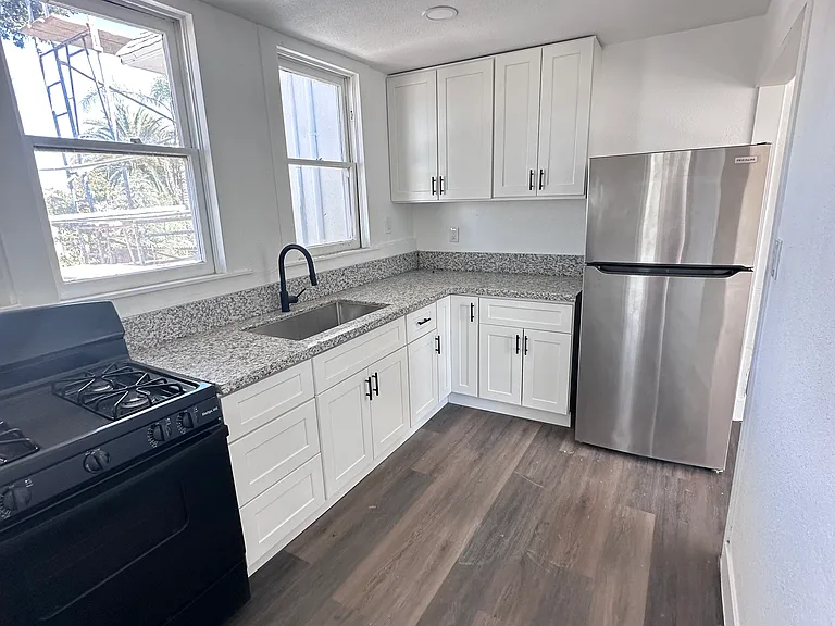 611 N Kaweah St #601 — Photo 5