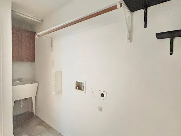 604 Peacock Dr — Photo 52