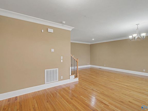 5th image of 107 Grove Park Ln