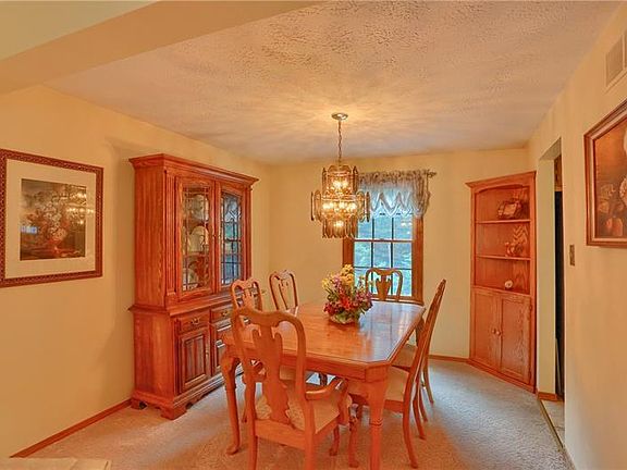 5th image of 538 Chaparral Dr