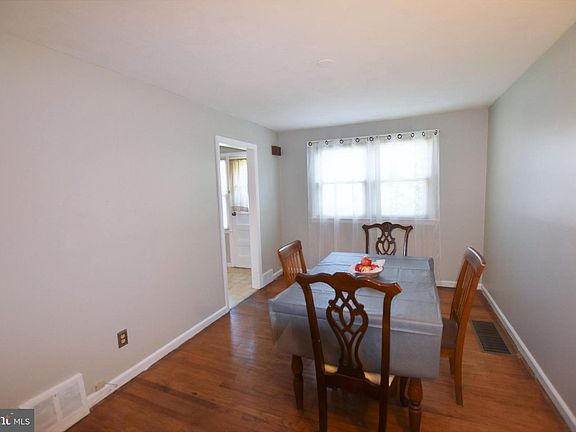 4th image of 3040 W Court Ave