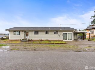 404 11th St, Raymond, WA 98577