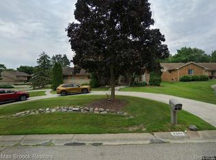 4501 Strandwyck Rd, West Bloomfield, MI 48322