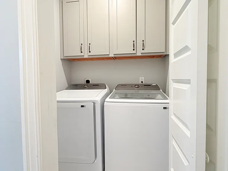 2310 SW Poppy St — Photo 13