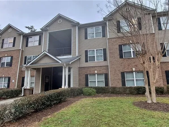 7104 Fairington Ridge Cir, Lithonia, GA 30038