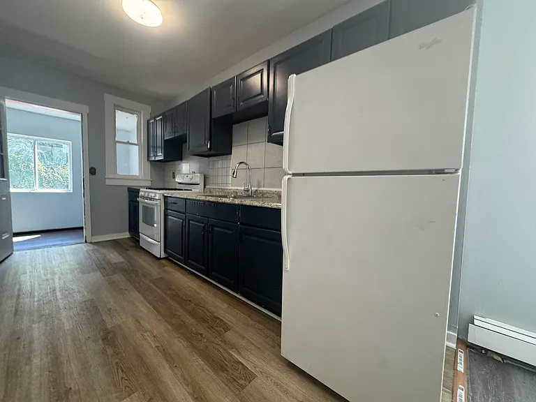 19 Whitmore St #1R — Photo 3