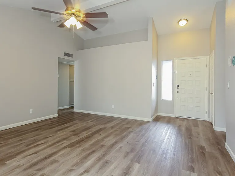 5526 W Garden Dr — Photo 4