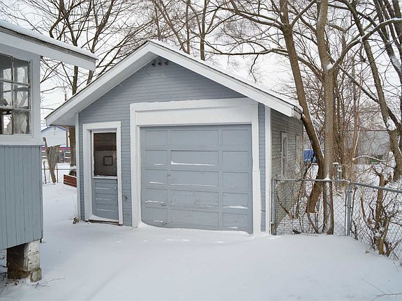 3rd image of 230 W Garfield Ave