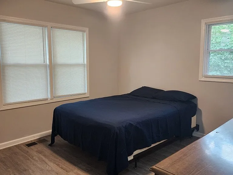433 Oakside Dr SW — Photo 3