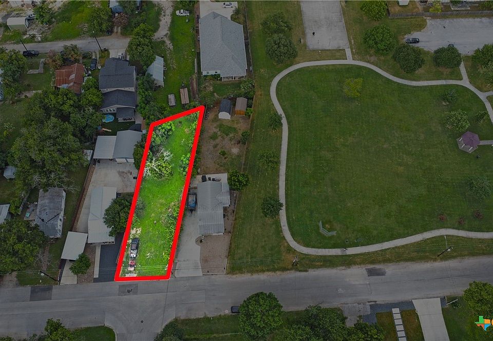 1st image of 760 Simon Ave