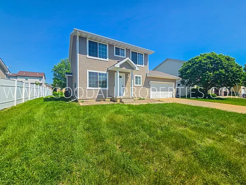 425 SE Waco Pl Photo 1