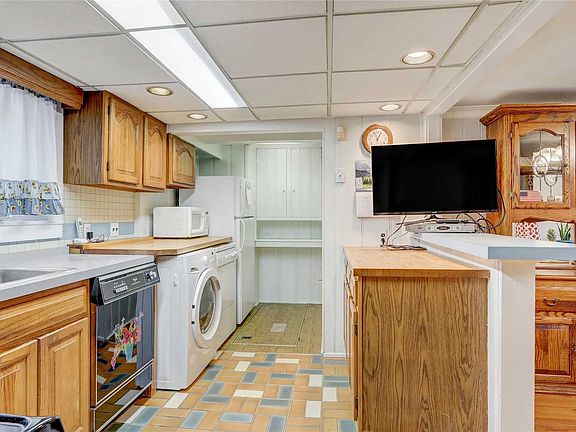 5th image of 60 Hudson Ave
