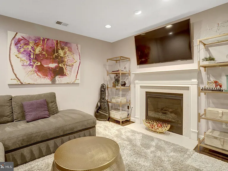 422 Pendleton St — Photo 48
