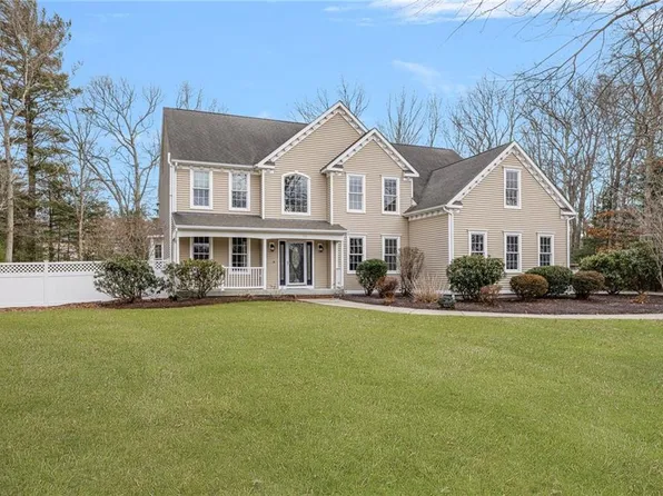 50 Midnight Ct N, Saunderstown, RI 02874