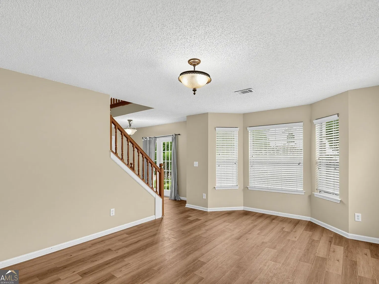 5 bed, 3.0 bath, 2592 sqft, $2,850 — Photo 4
