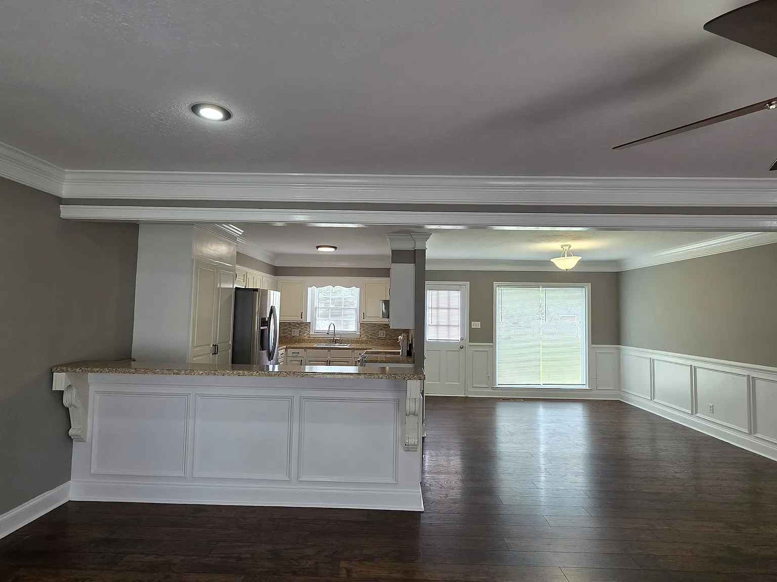 825 Community Avenue - 1 — Photo 4