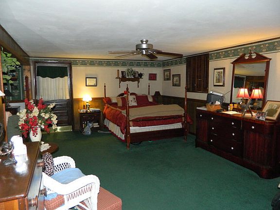 3rd image of 315 Green Hill Cir