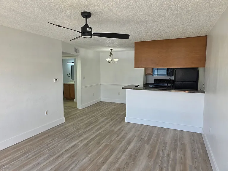 220 Lake Parsons Grn #105 — Photo 10
