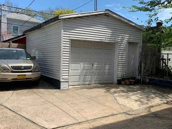 3rd image of 3123 85th St