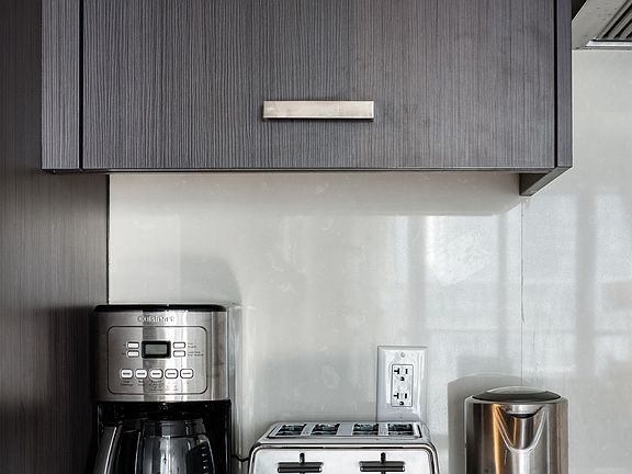 5th image of 560 Front St W #828