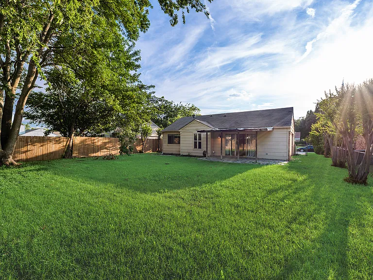 7204 Shadow Bend Dr — Photo 31