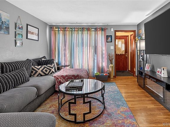 3rd image of 2482 Forest Ave