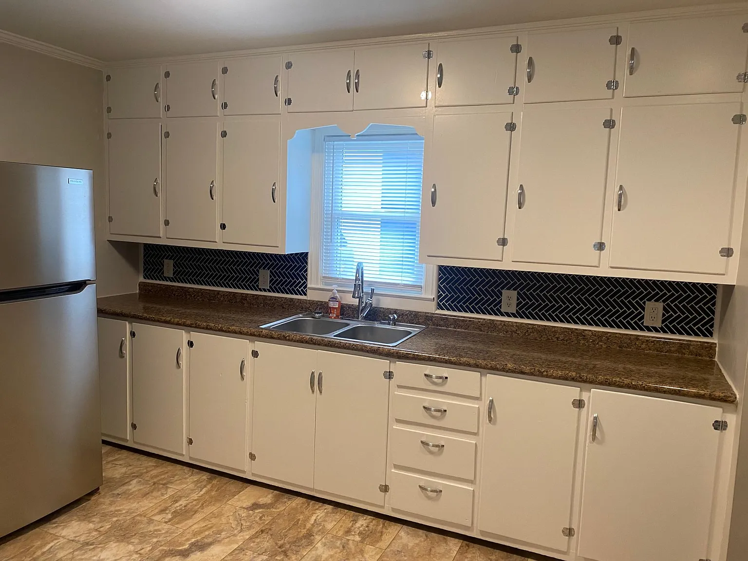 2 bed, 748 sqft, $1,300 — Photo 3