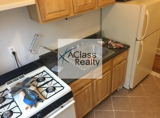 2522 42nd St, Astoria, NY 11103
