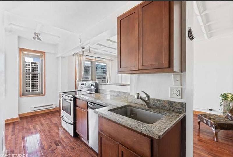 1st image of 1211 N La Salle Dr APT 1201