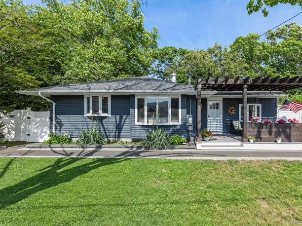 21 Choate Avenue, Selden, NY 11784