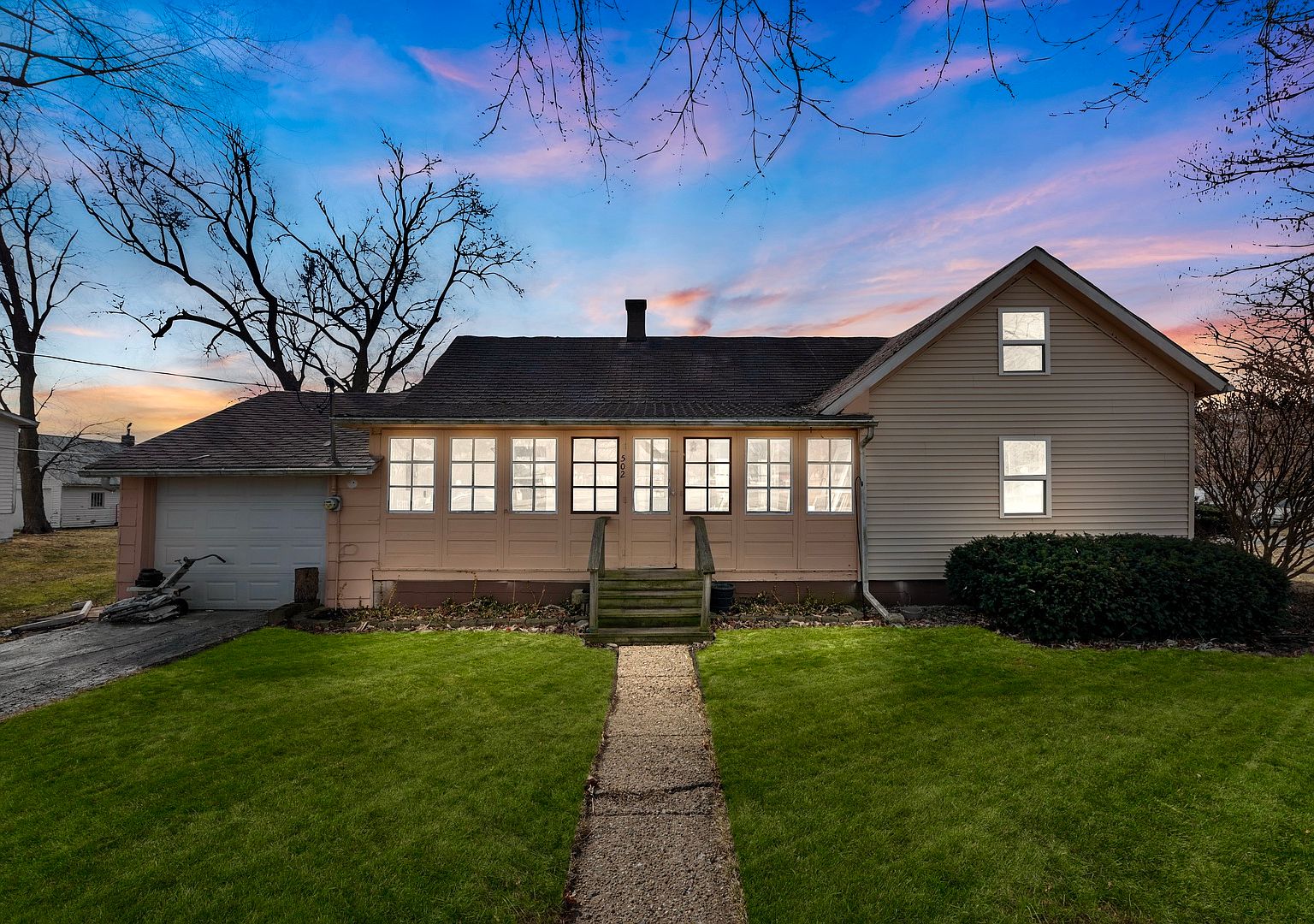 502 E Main St, Ashkum, IL 60911 Zillow