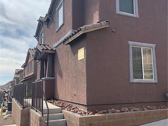 2nd image of 4067 Sparrow Rock St
