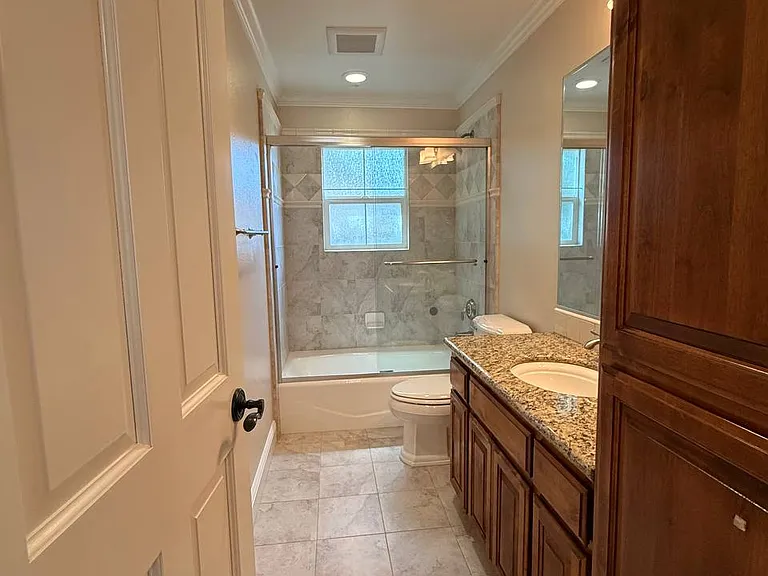 738 Peters Ave — Photo 14