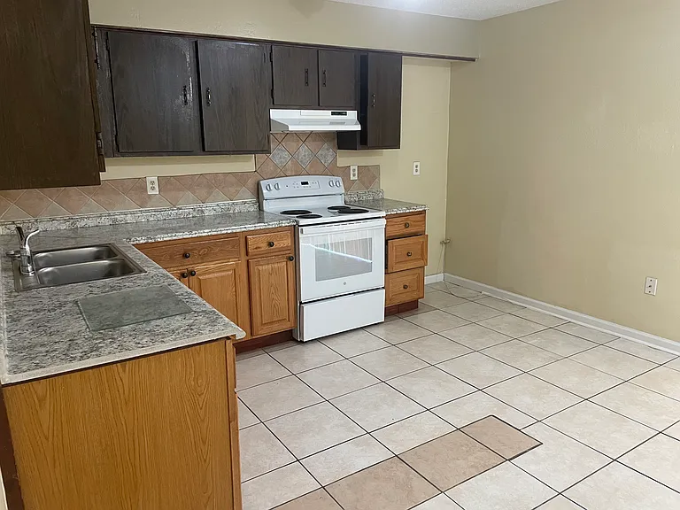 1748 Newport Pl #B — Photo 9