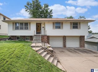 9817 Browne St, Omaha, NE 68134