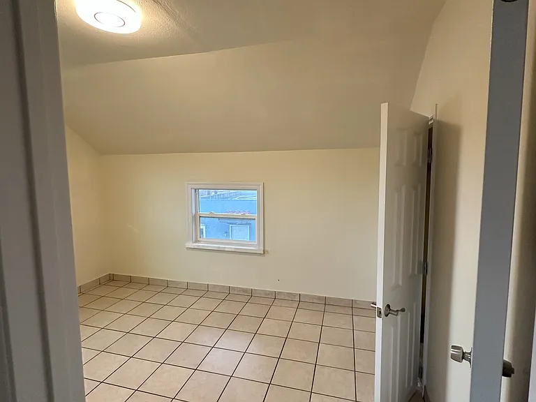 32 Carr St #C — Photo 3