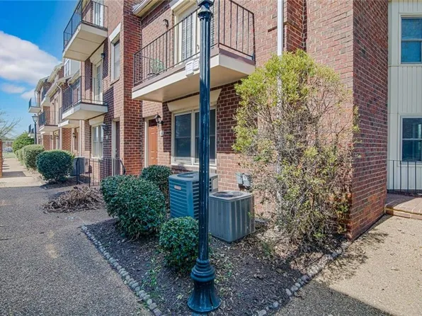 16 Academy Ln, Hampton, VA 23669