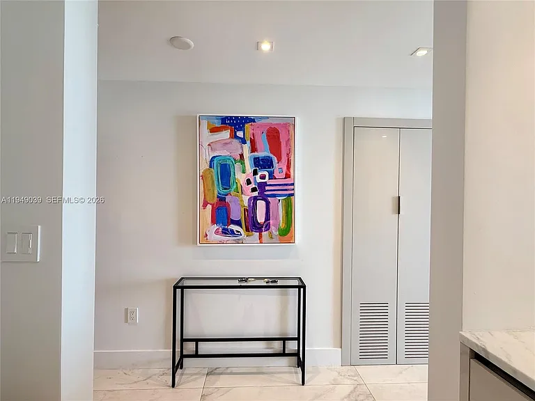 225 Collins Ave #6J — Photo 15