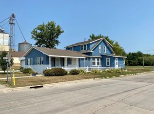 301 E Mill Rd, Lakefield, MN 56150