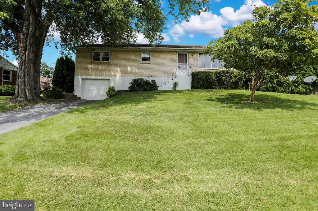 2055 Garfield Ave photo 1