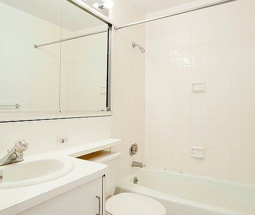 3rd image of 330 E 39th St APT 3J