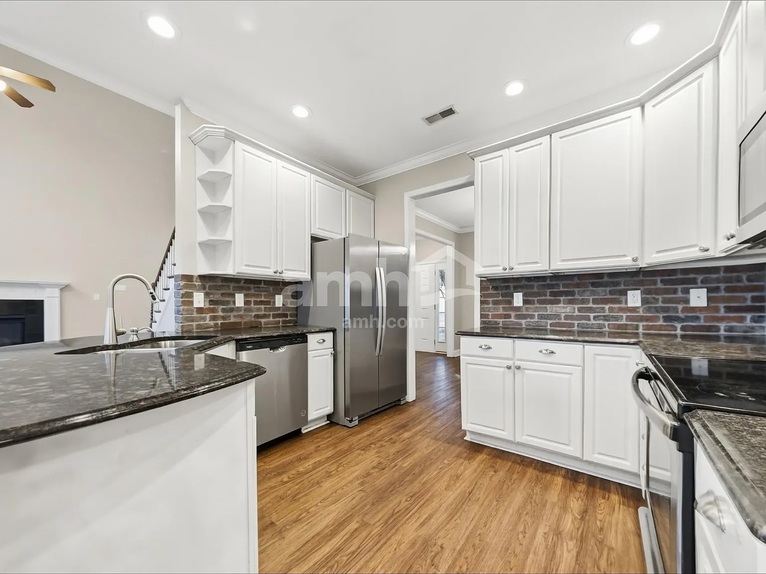 4 bed, 3.0 bath, 2682 sqft, $3,195 — Photo 3