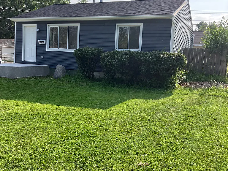 28409 Marshall St — Photo 3