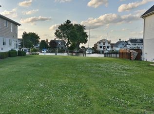 32447 S River Rd, Harrison Township, MI 48045